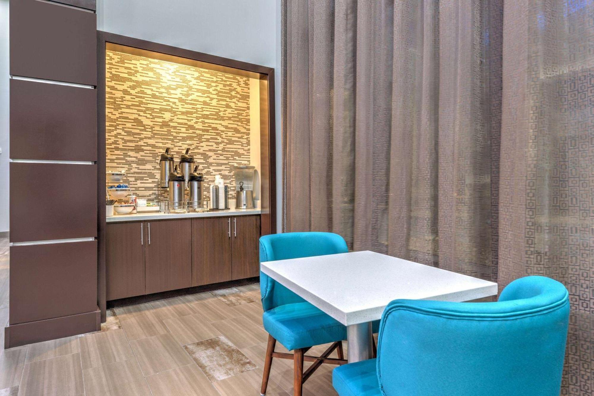 La Quinta By Wyndham Tyler - University Area Exterior photo